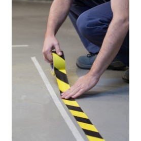 Cinta señalizacion adhesiva Miarco 650 Amarillo/Negro 50mmx33mt