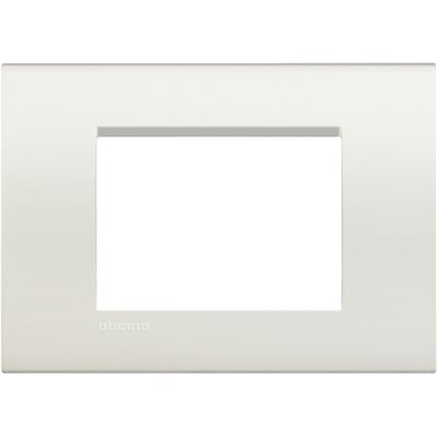 Placa embellecedora 3 módulos centrados Livinglight BTICINO LNA4803BI Blanco